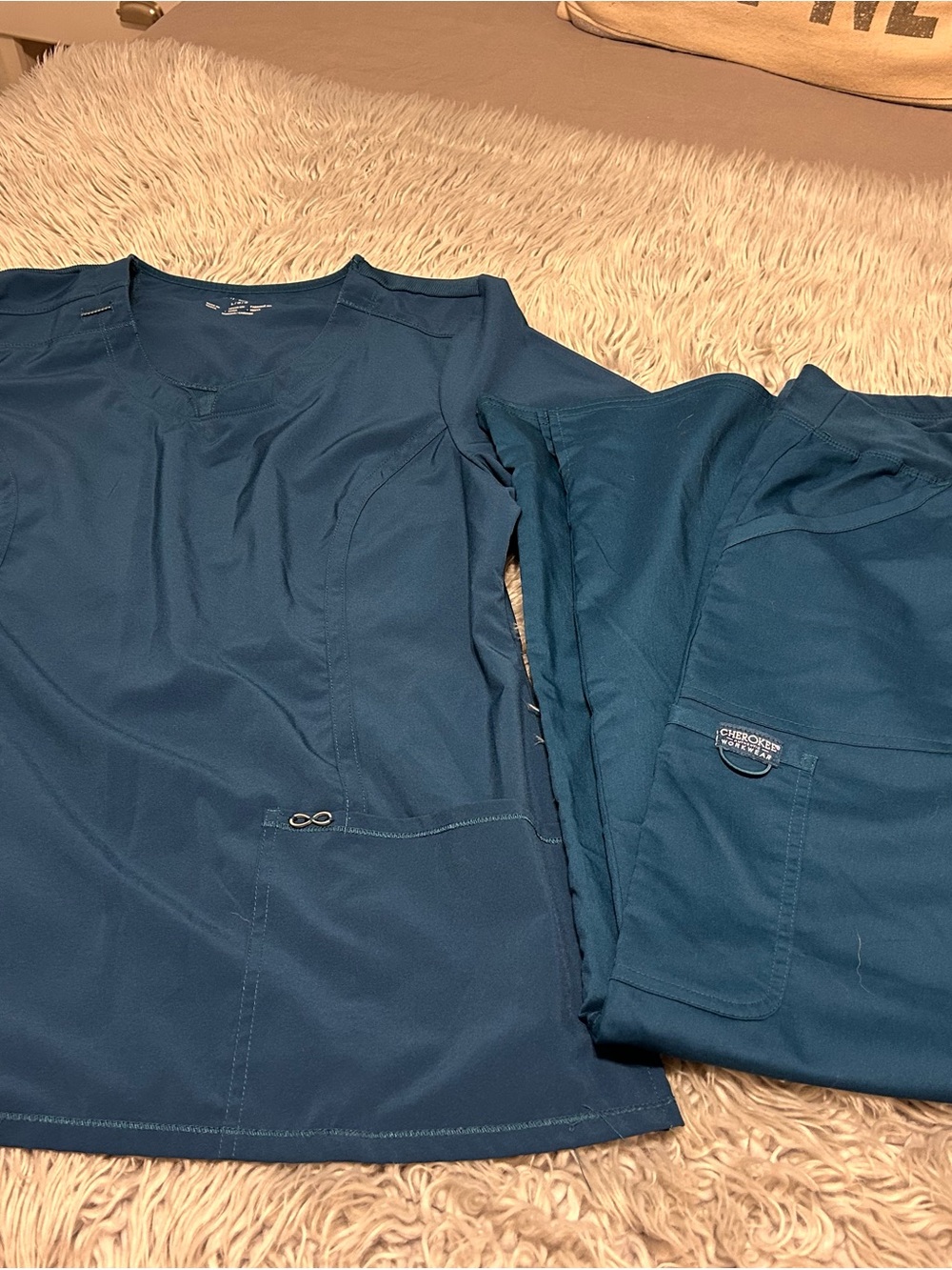 Cherokee teal scrub set size Large EUC